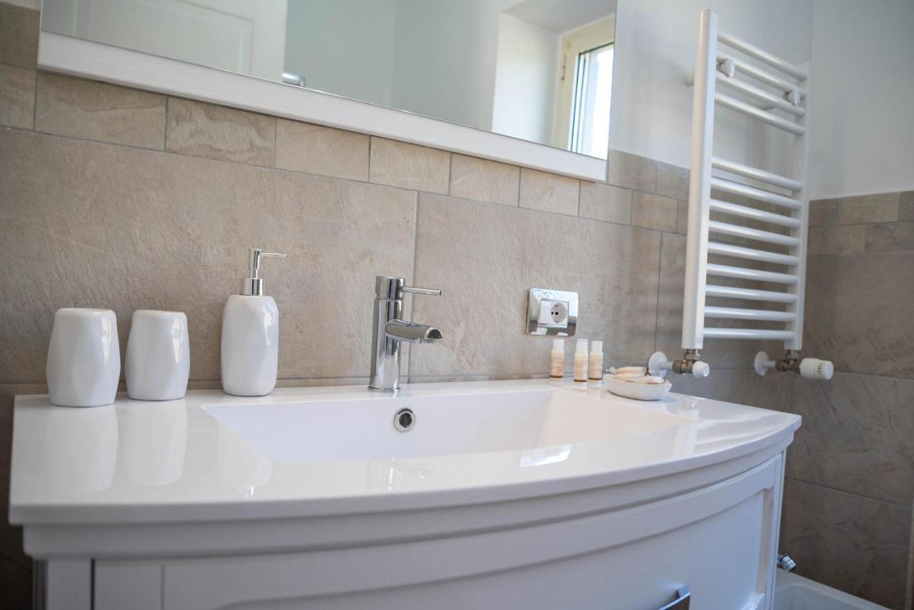 Luxury Villa Arianna Tarano Bagian luar foto