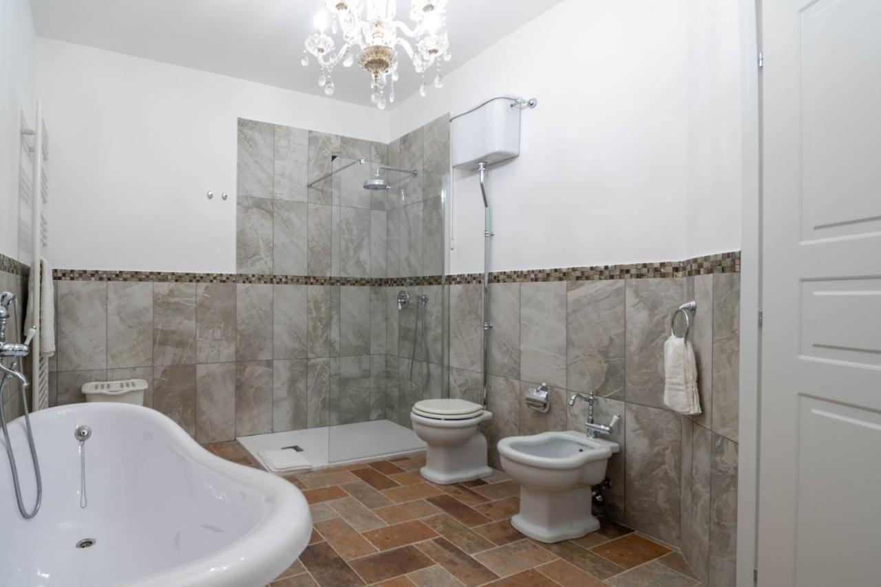 Luxury Villa Arianna Tarano Bagian luar foto