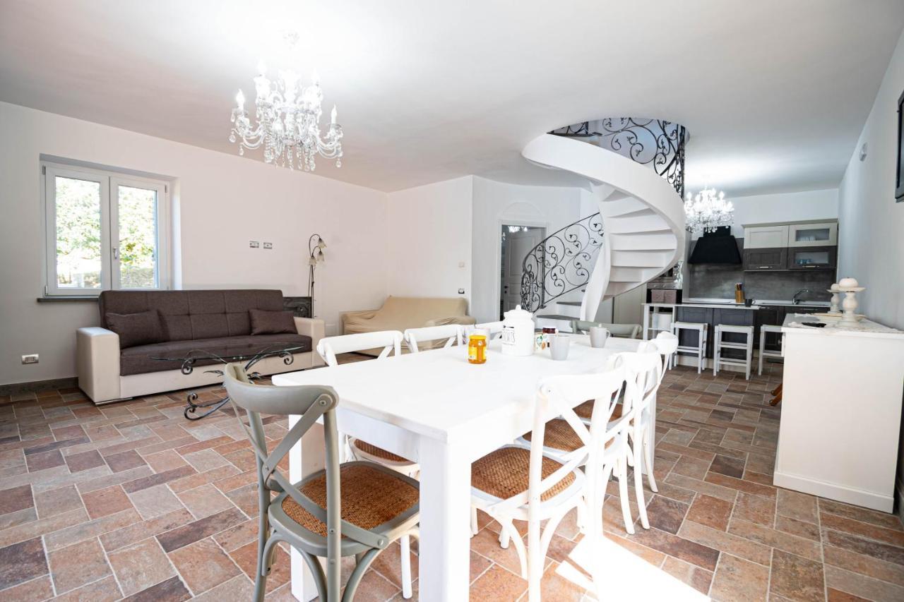 Luxury Villa Arianna Tarano Bagian luar foto
