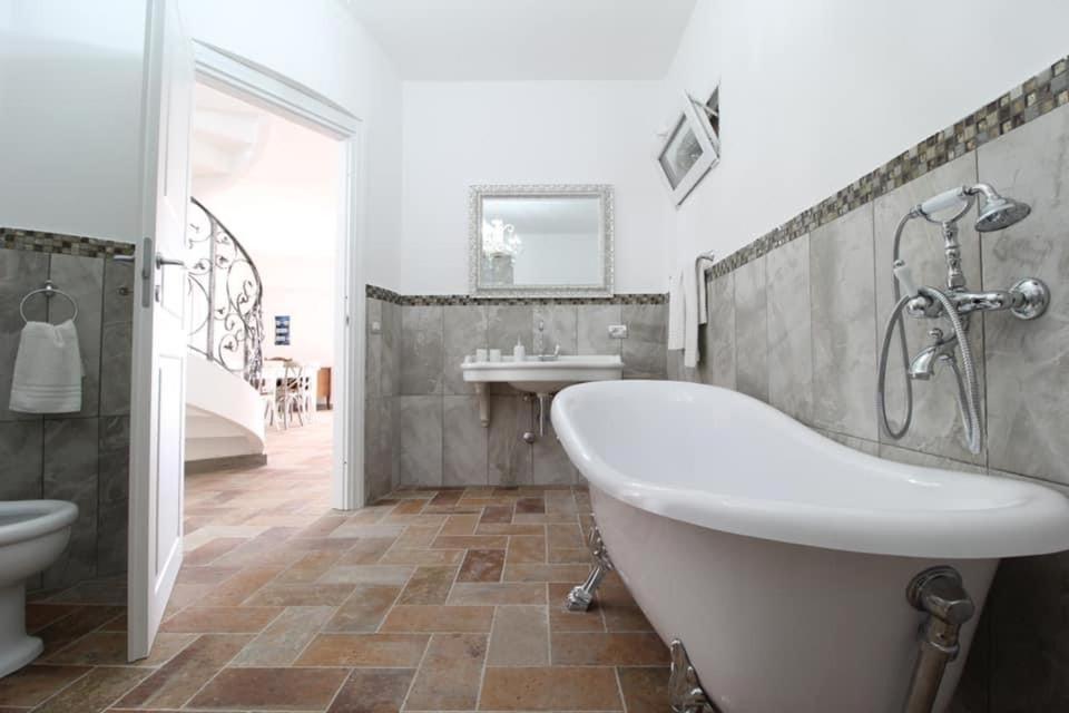 Luxury Villa Arianna Tarano Bagian luar foto